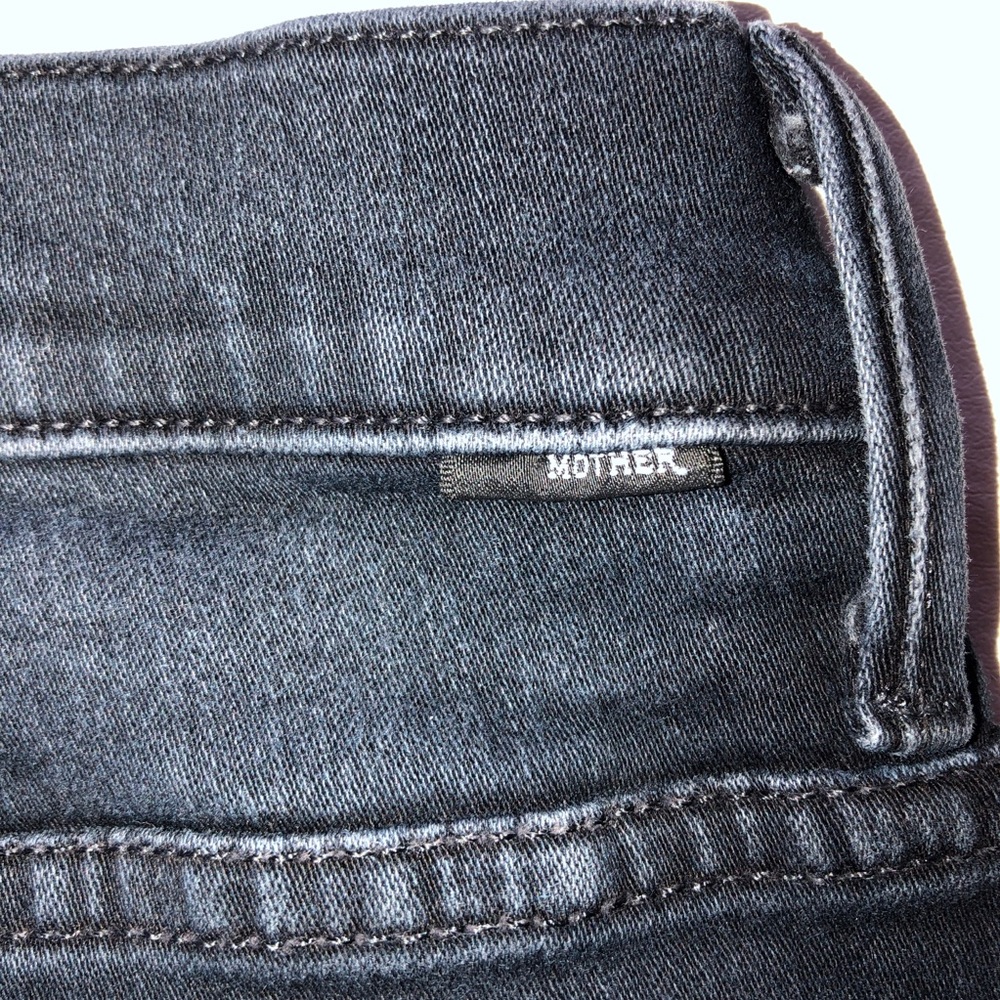 MOTHER The Stunner Crop Blackbird Wash Buttonfly Jeans (25) - Picture 13 of 17